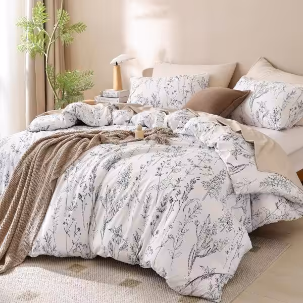 Floral Duvet Cover with Black Botanical Patterns