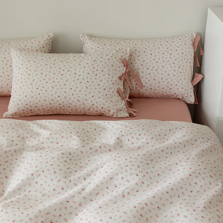 duvet floral cover set in pink color